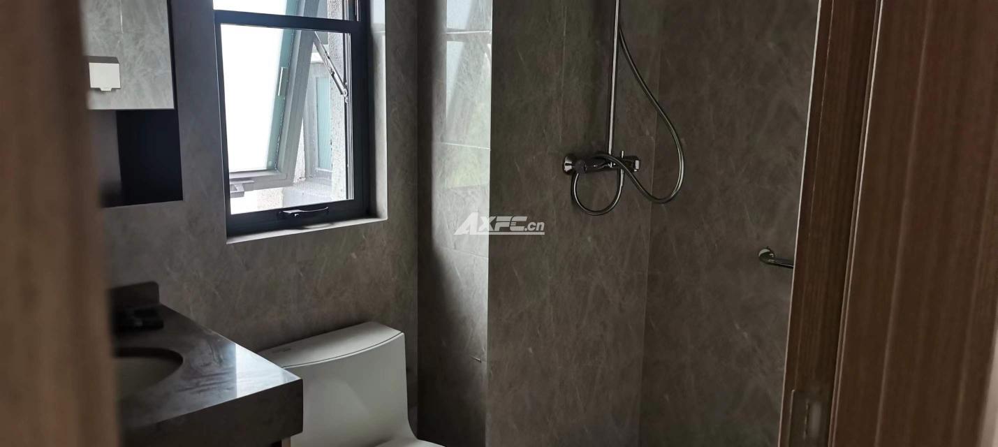 中海翠湖溪岸